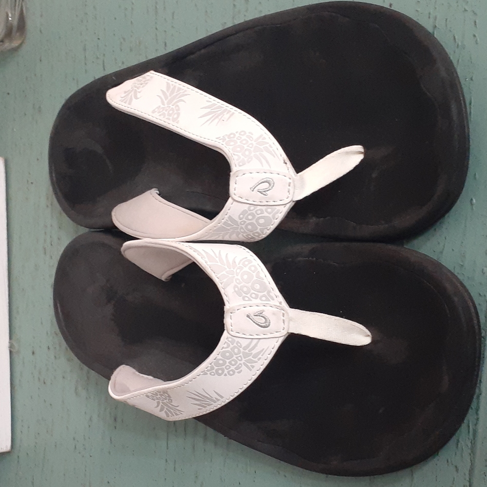 OKULAI WOS SANDALS SZ 10
